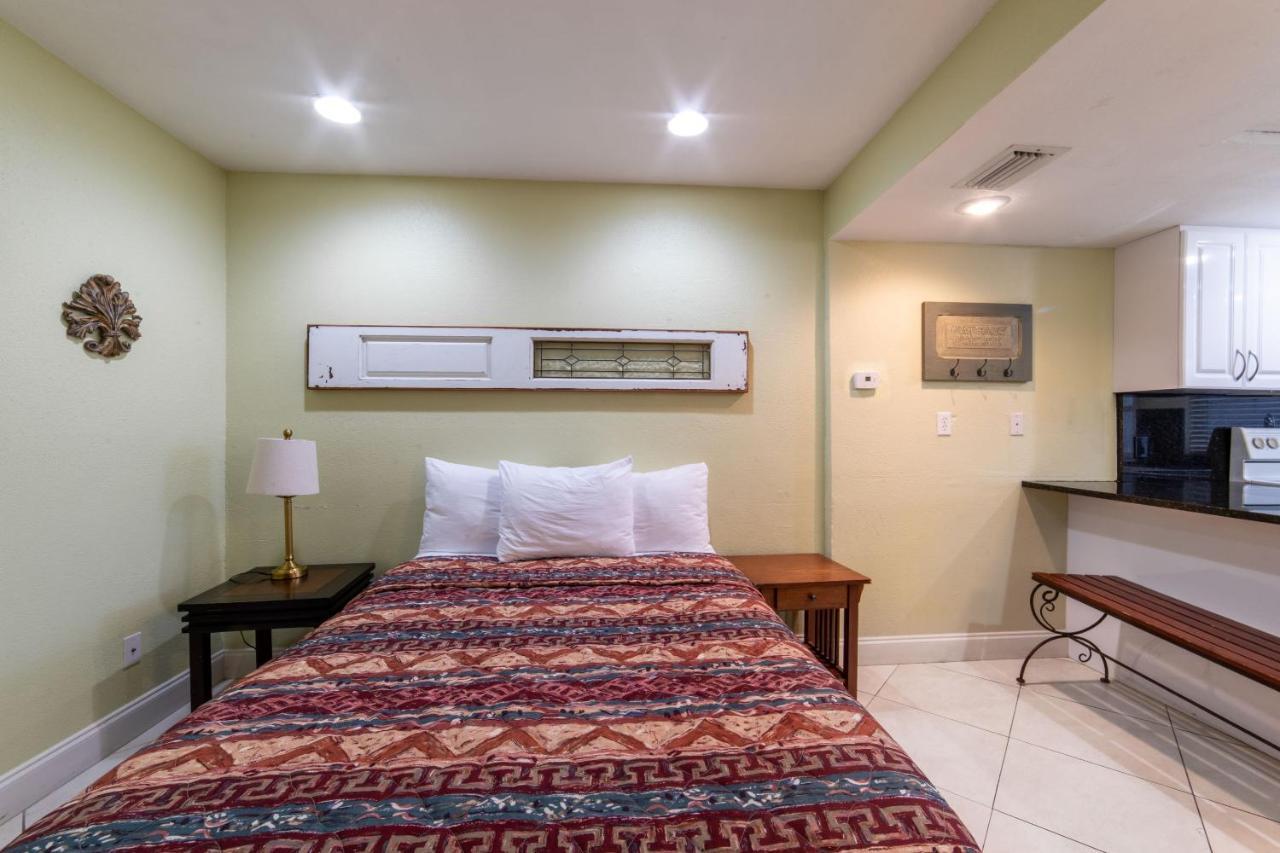 Captain'S Table Hotel By Everglades Adventures Ngoại thất bức ảnh