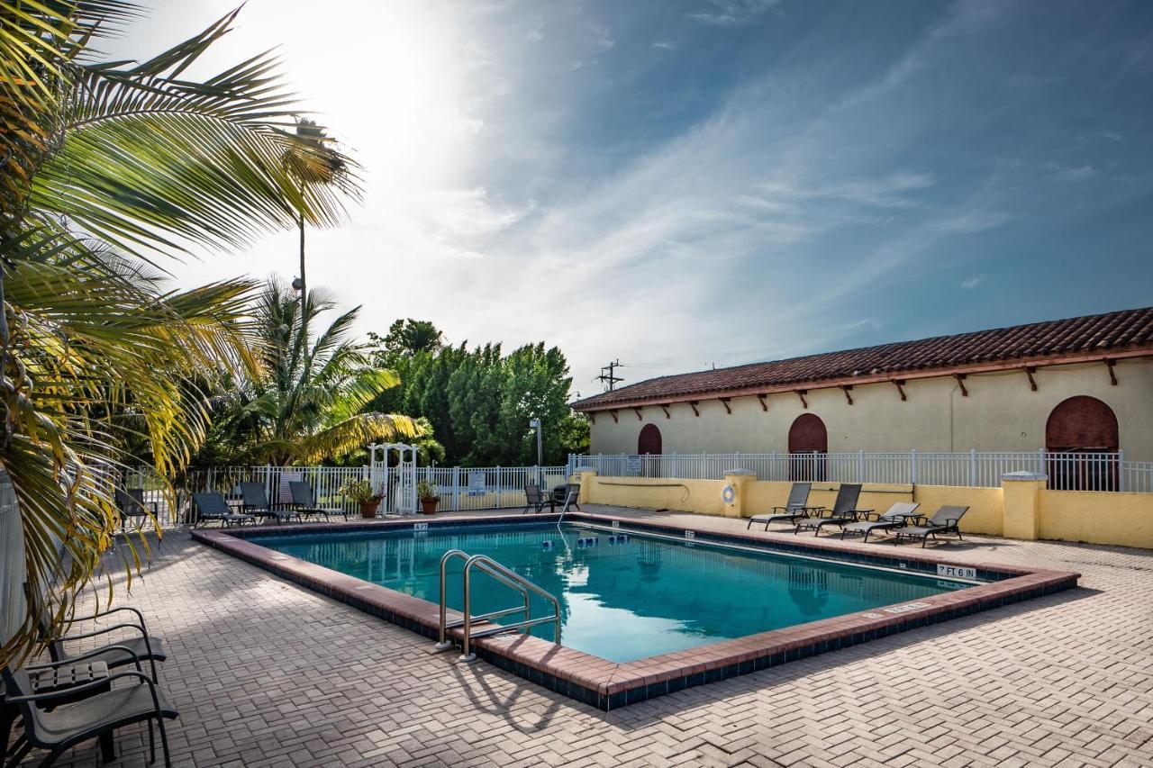 Captain'S Table Hotel By Everglades Adventures Ngoại thất bức ảnh