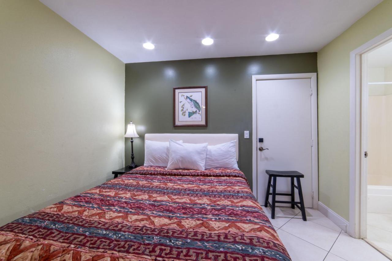 Captain'S Table Hotel By Everglades Adventures Ngoại thất bức ảnh