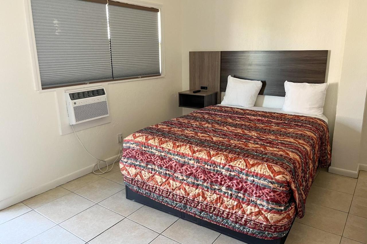 Captain'S Table Hotel By Everglades Adventures Ngoại thất bức ảnh