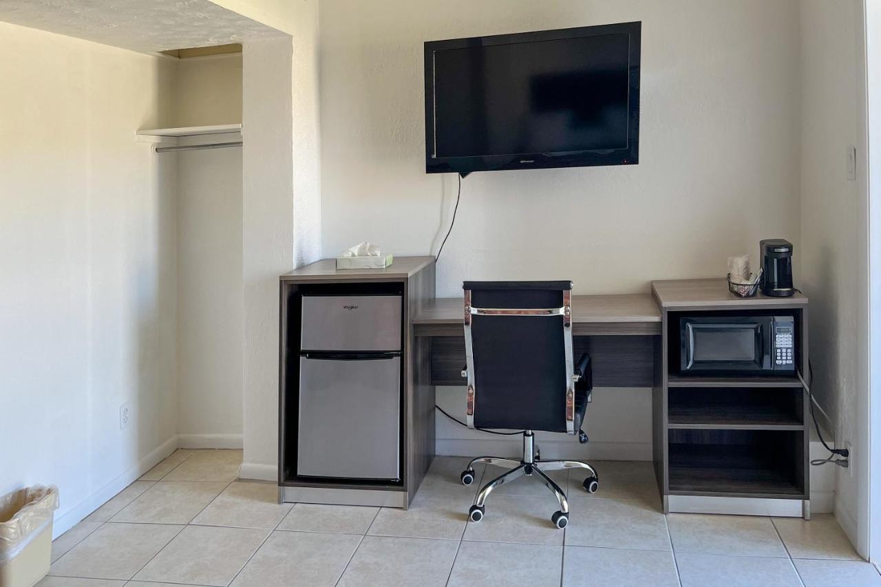 Captain'S Table Hotel By Everglades Adventures Ngoại thất bức ảnh